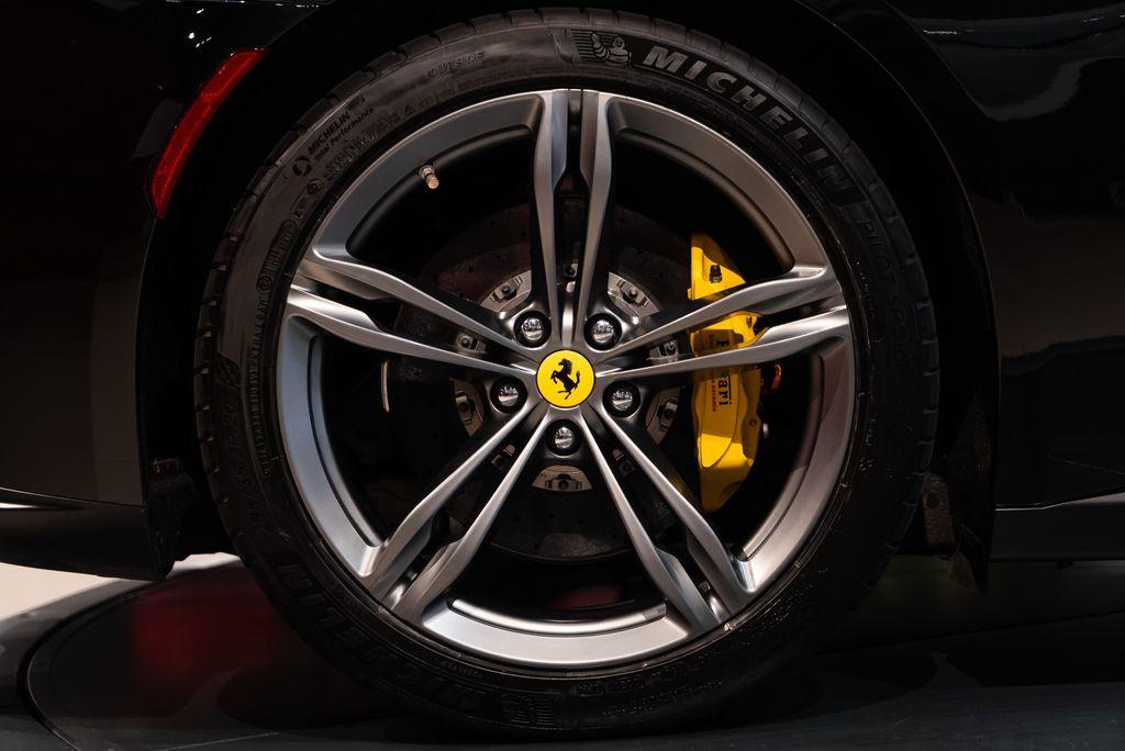 2019 Ferrari GTC4Lusso Base - Photo 15
